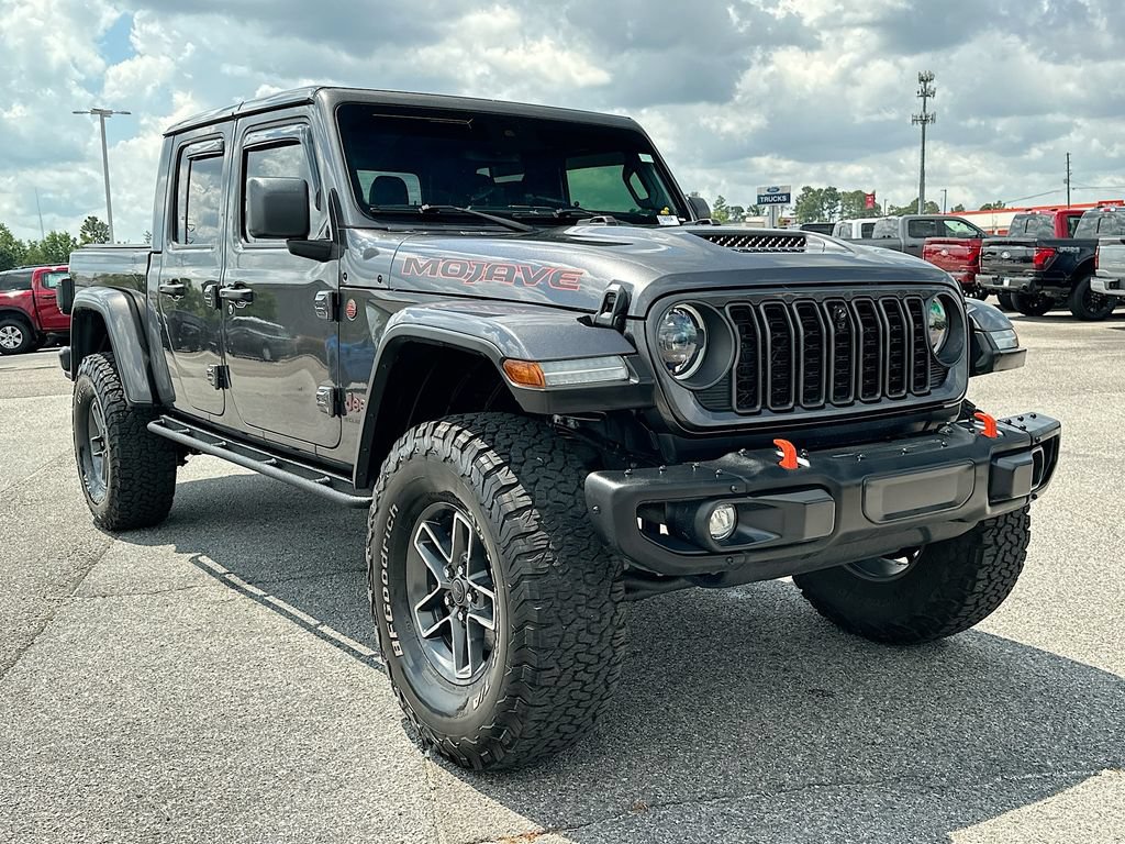 Used 2024 Jeep Gladiator Mojave AWD/4WD image 2