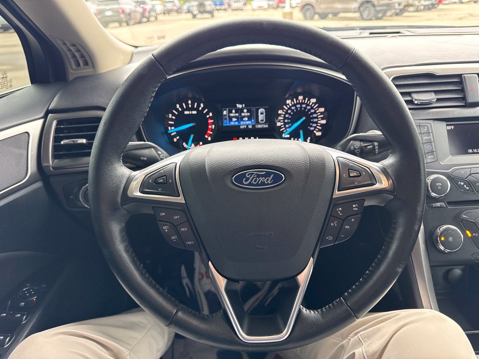 Certified 2017 Ford Fusion SE w/ Equipment Group 201A FWD image 26