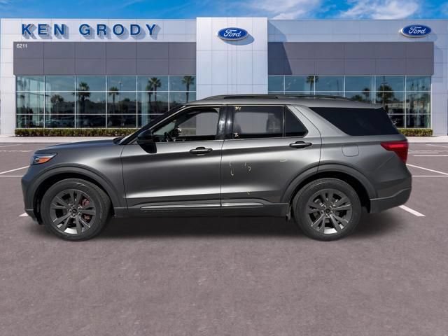 Certified 2023 Ford Explorer XLT w/ Equipment Group 202A RWD image 3