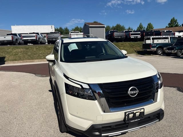 Used 2024 Nissan Pathfinder SL w/ SL Premium Package AWD/4WD image 12