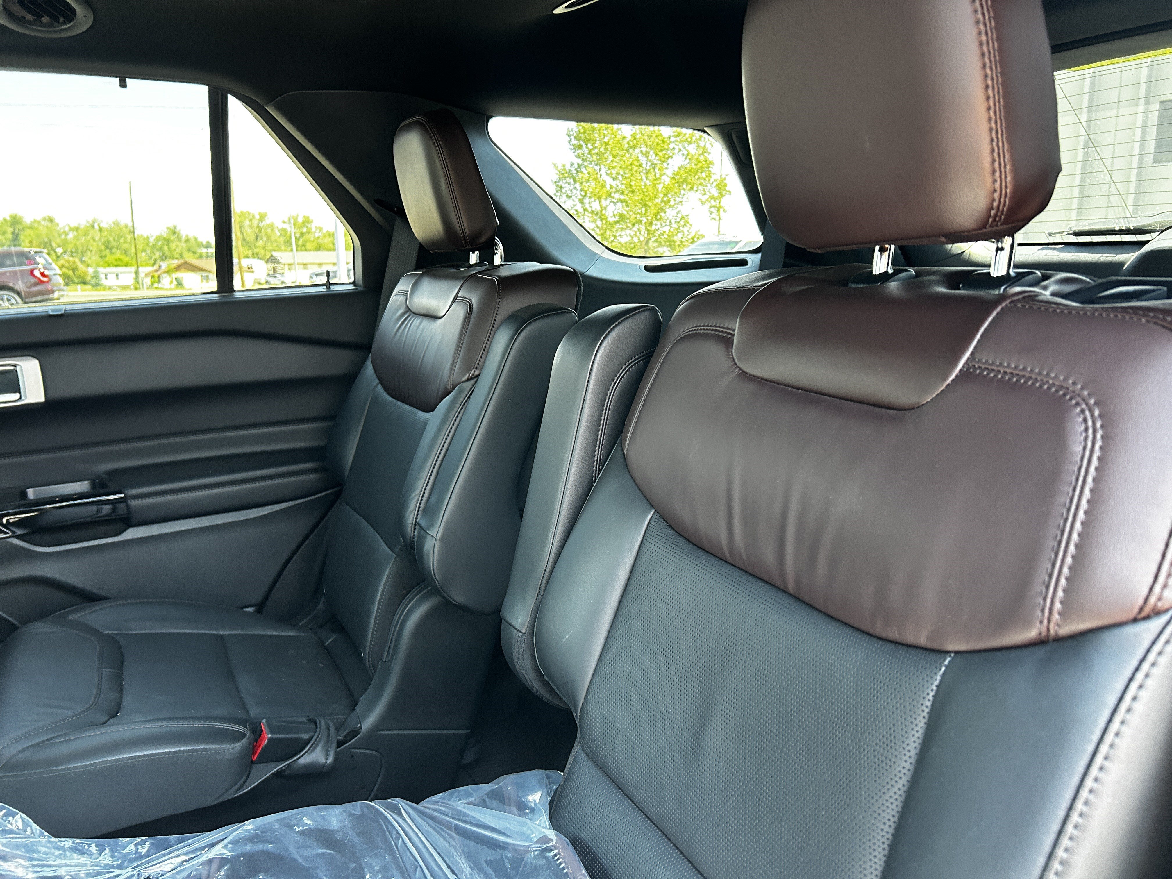 Certified 2023 Ford Explorer Platinum w/ Premium Technology Package AWD/4WD image 10