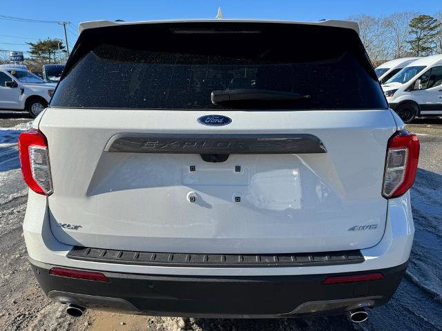 Certified 2022 Ford Explorer XLT w/ Equipment Group 202A image 3