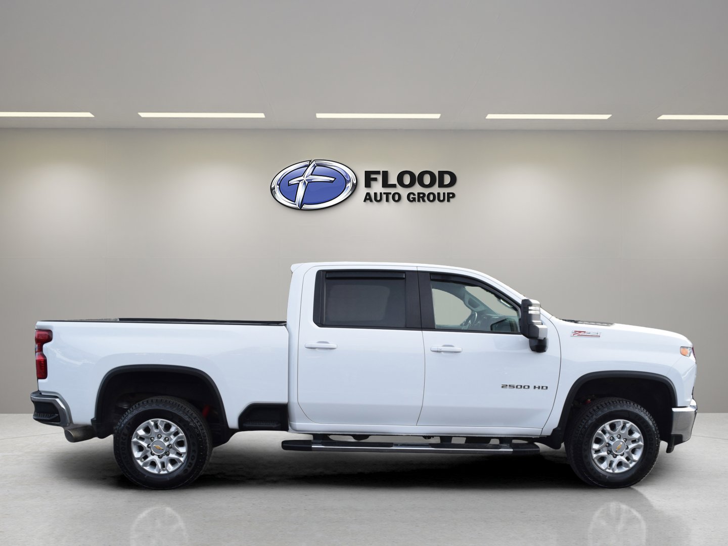 Used 2023 Chevrolet Silverado 2500 LT w/ Convenience Package image 3