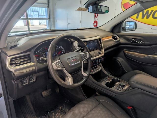 Used 2023 GMC Acadia SLE w/ LPO, Cargo Package AWD/4WD image 9