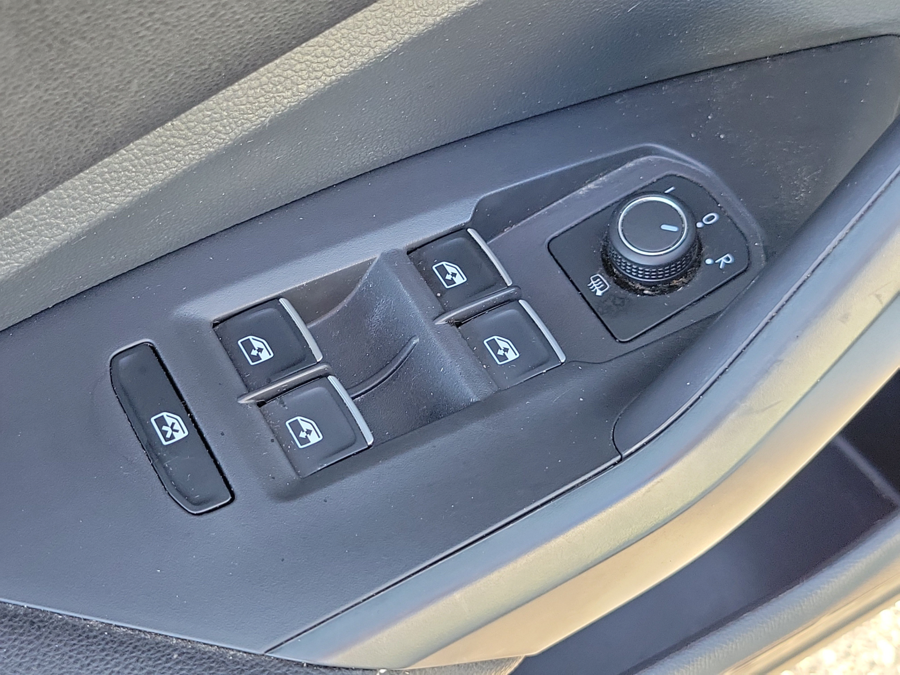 Used 2023 Volkswagen Jetta SE FWD image 17