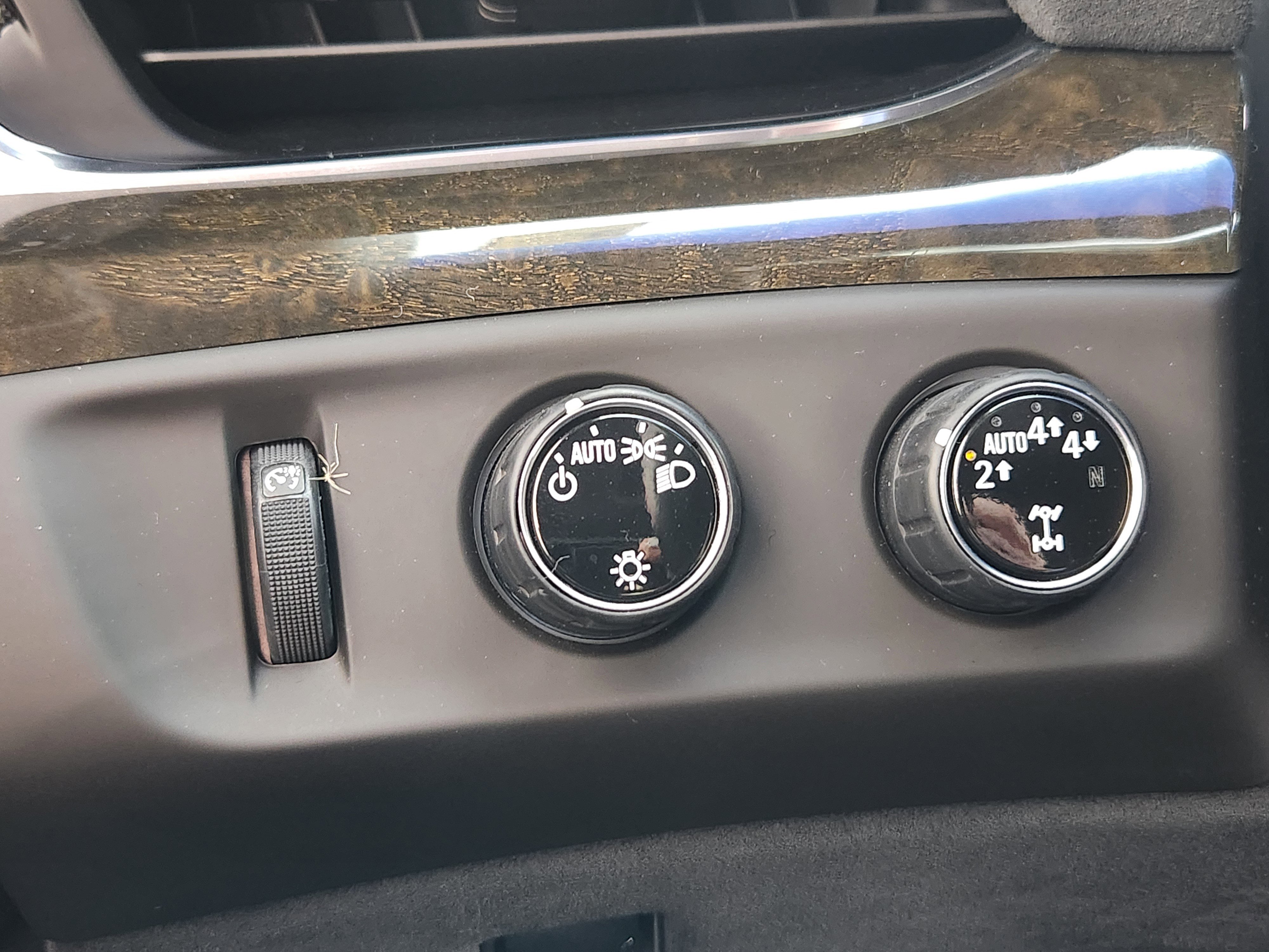 Used 2017 Cadillac Escalade Platinum image 27