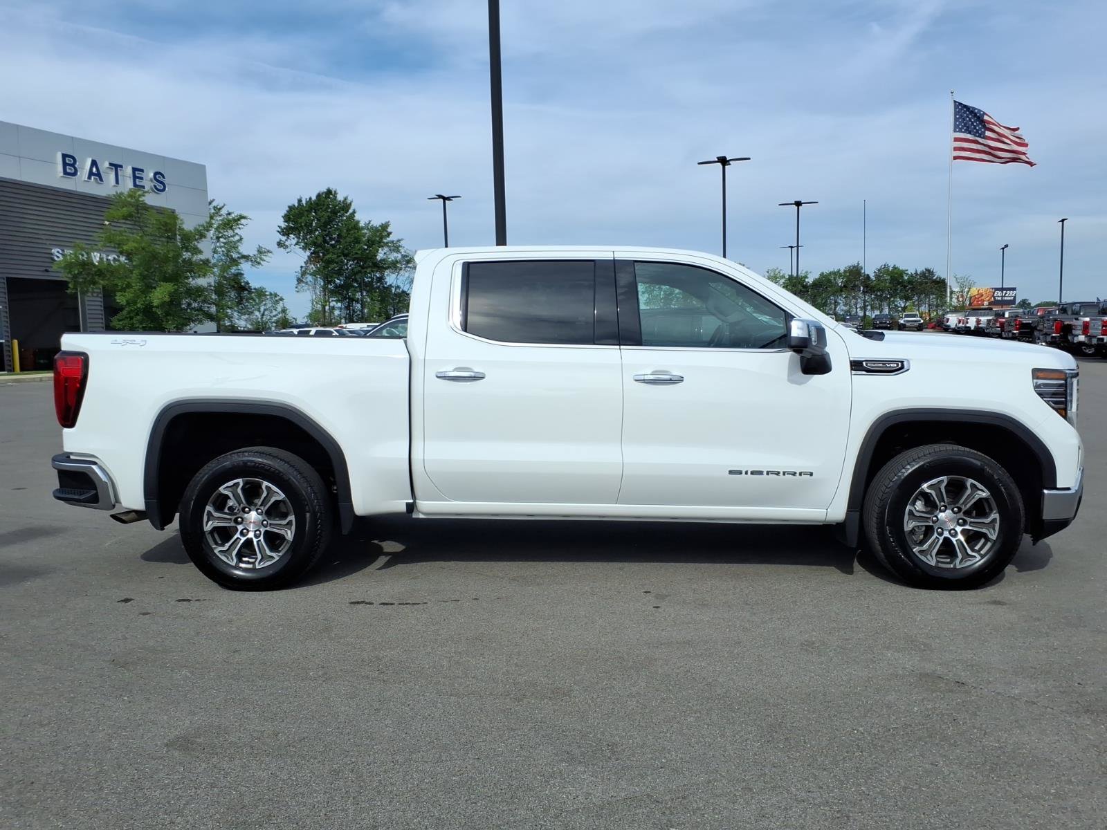 Used 2025 GMC Sierra 1500 SLT AWD/4WD image 2