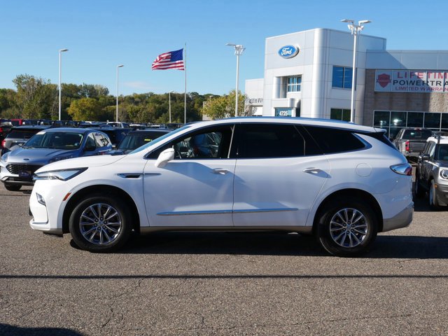 Used 2024 Buick Enclave Premium image 2