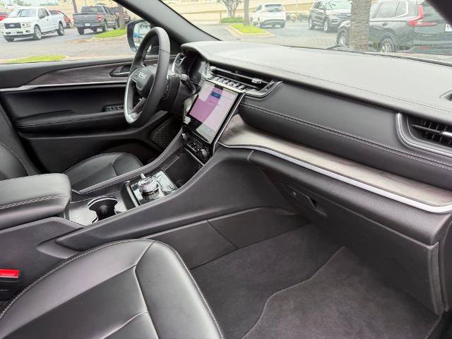 Used 2025 Jeep Grand Cherokee L Limited w/ Black Appearance Package AWD/4WD image 24