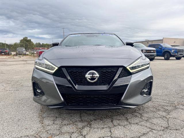 Used 2022 Nissan Maxima SR w/ Sport Mat Group FWD image 2