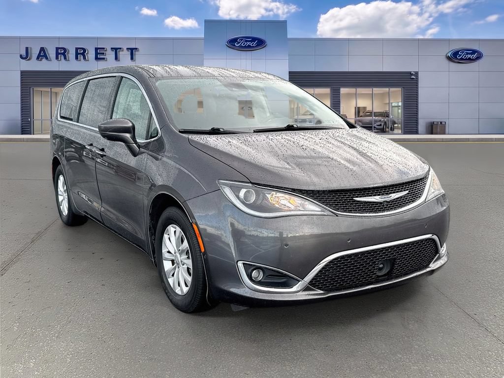 Used 2019 Chrysler Pacifica Touring Plus w/ Advanced Safetytec Group FWD image 1