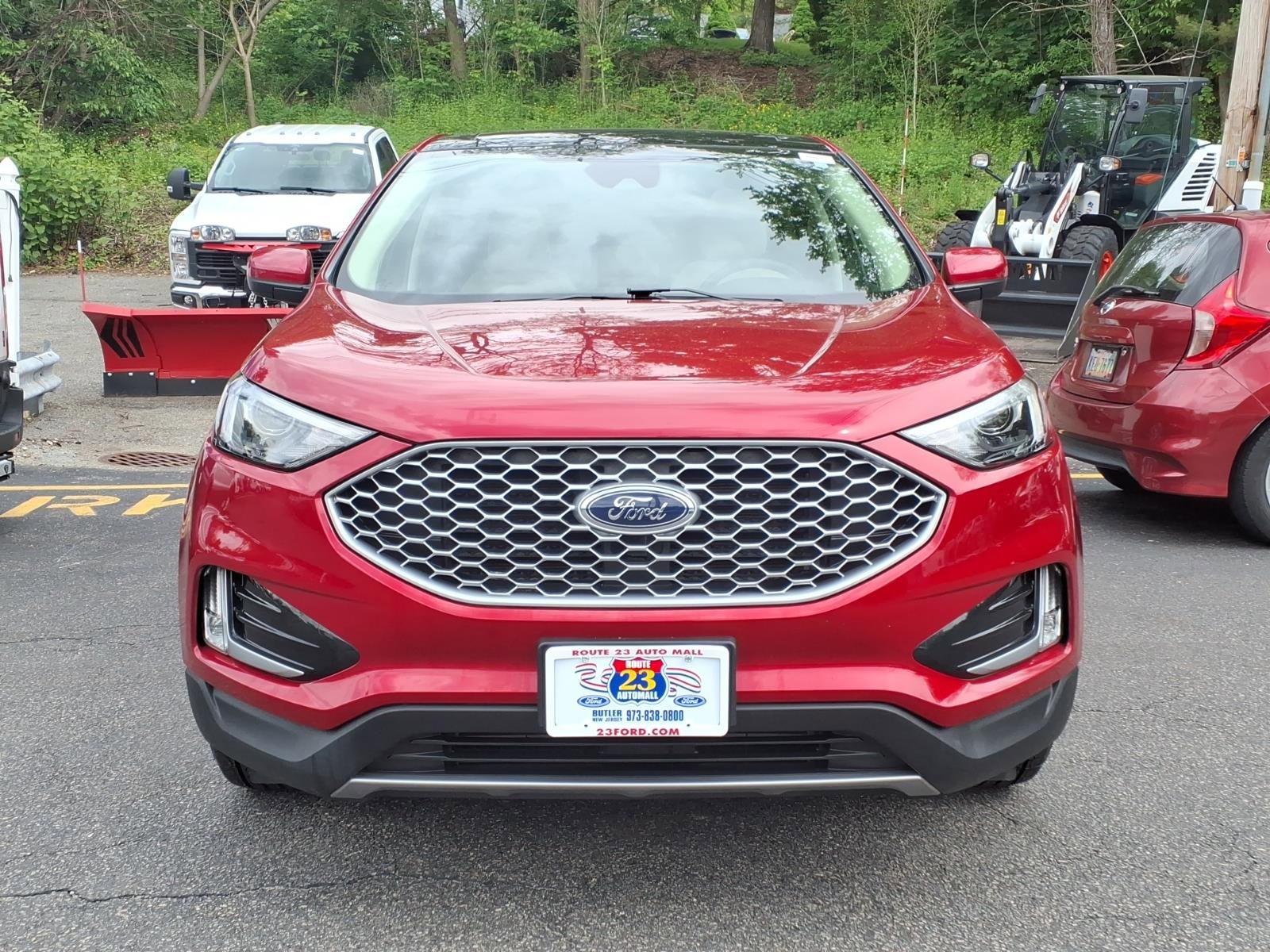 Certified 2024 Ford Edge SEL w/ Convenience Package AWD/4WD image 2
