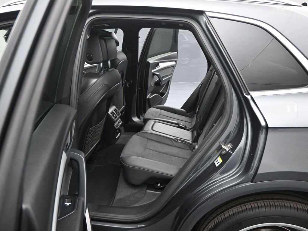 Used 2021 Audi SQ5 Premium w/ Convenience Package image 45