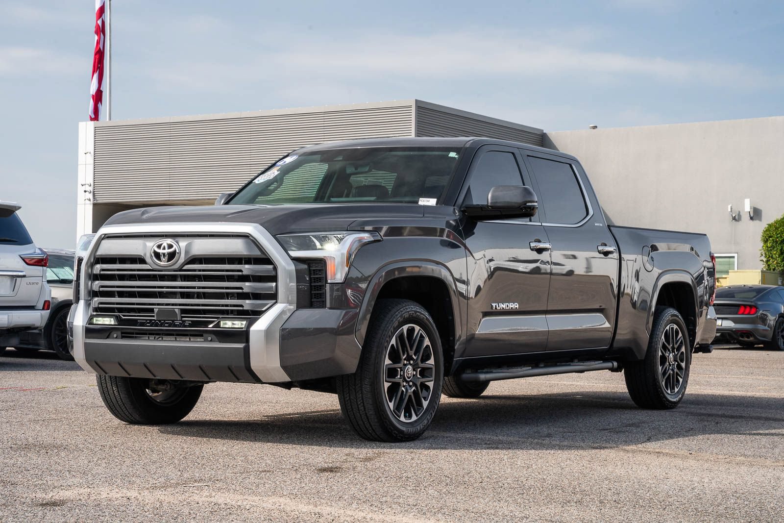 Used 2024 Toyota Tundra Limited w/ Power Package AWD/4WD image 5