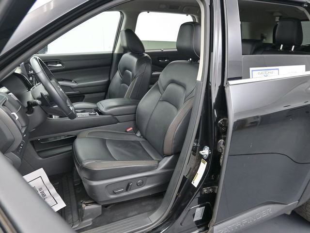 Used 2022 Nissan Pathfinder SL image 11