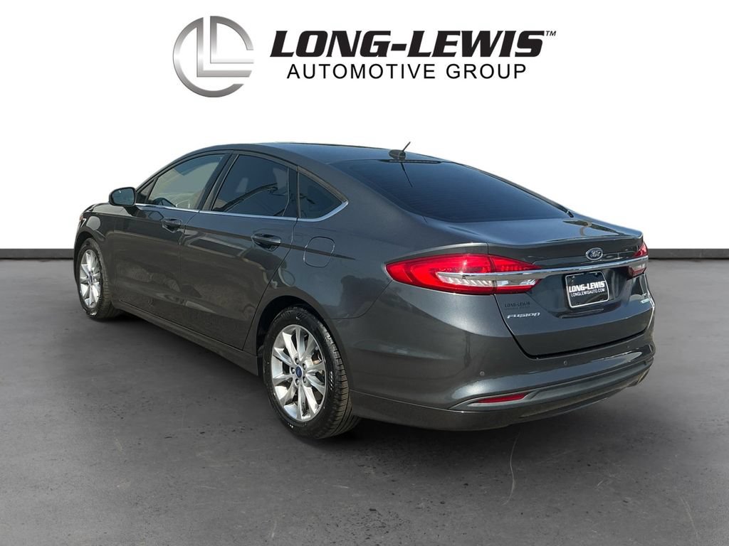 Certified 2017 Ford Fusion SE w/ Fusion SE Technology Package FWD image 4