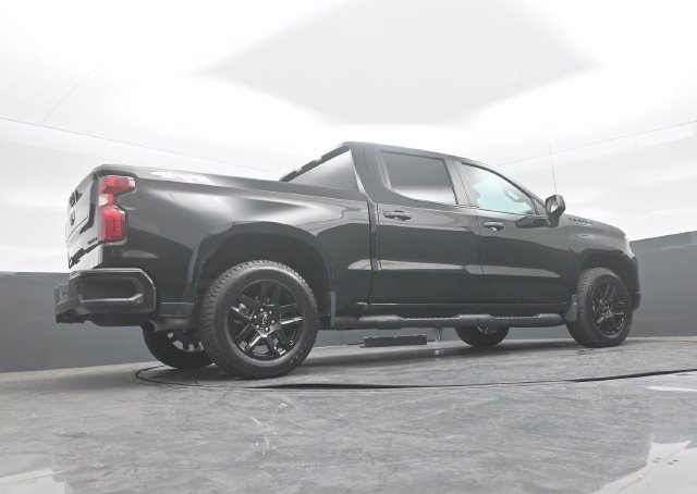 Used 2023 Chevrolet Silverado 1500 Custom w/ 2.7L Blackout Package AWD/4WD image 26