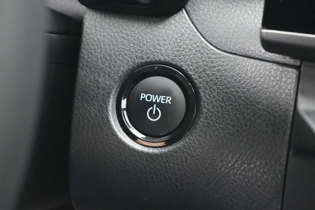 Used 2025 Toyota Camry SE FWD image 13