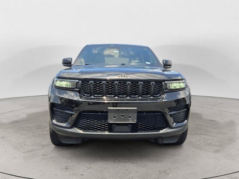 Used 2022 Jeep Grand Cherokee Altitude RWD image 8