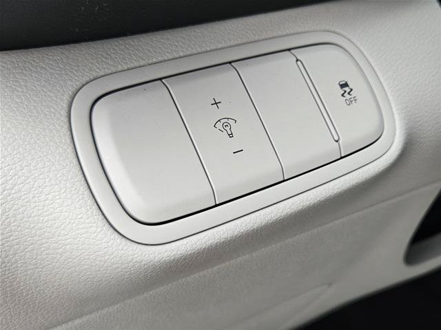 Used 2025 Hyundai Venue SEL FWD image 15