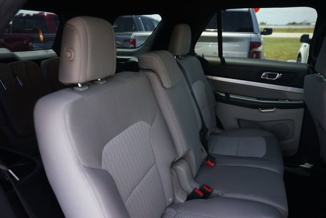 Certified 2018 Ford Explorer FWD image 18
