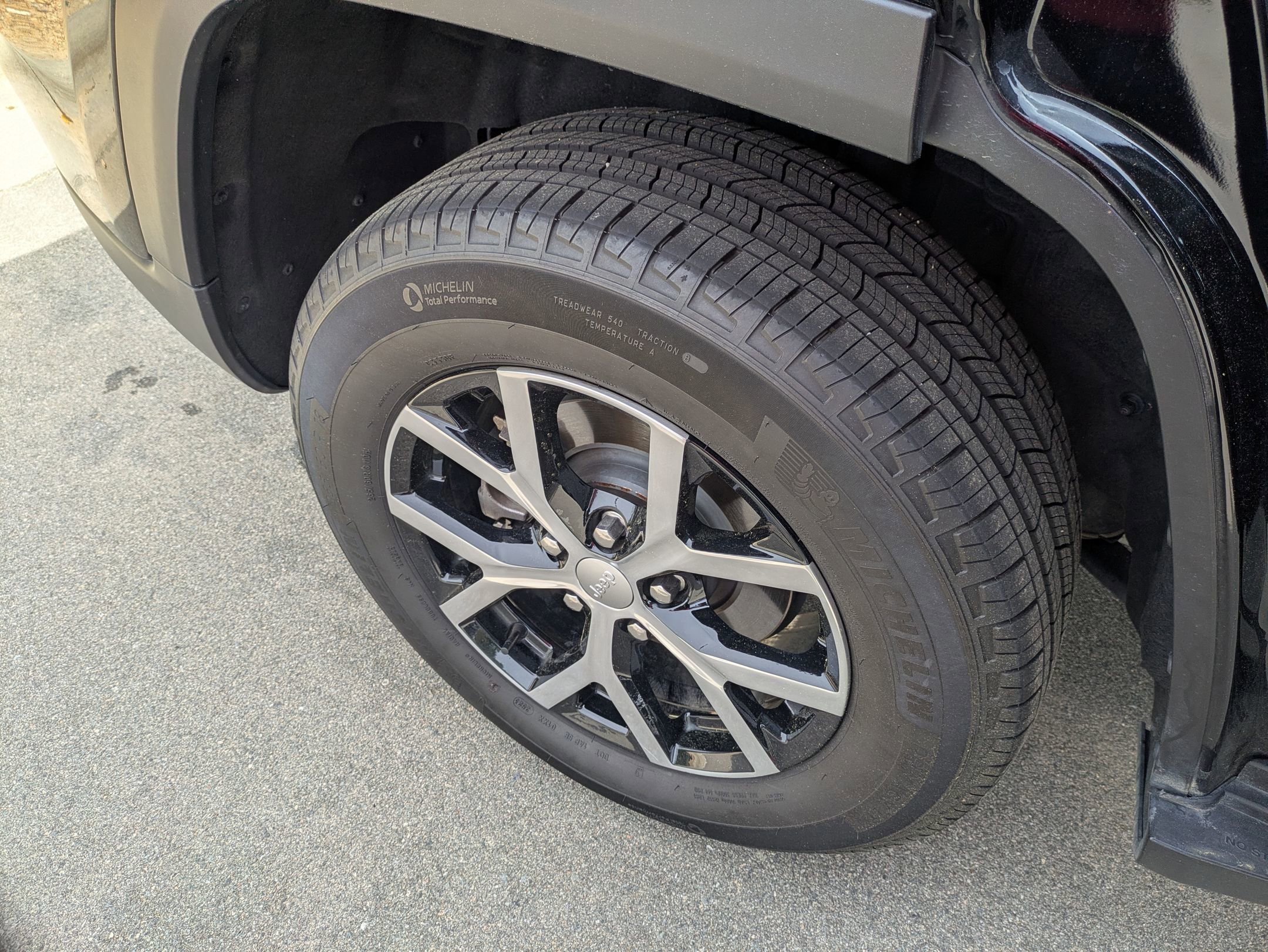 Used 2023 Jeep Grand Cherokee Limited w/ Luxury Tech Group II AWD/4WD image 39