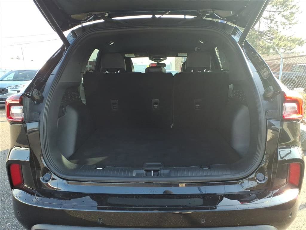 Certified 2023 Ford Escape ST-Line Select w/ Tech Pack #2 AWD/4WD image 10
