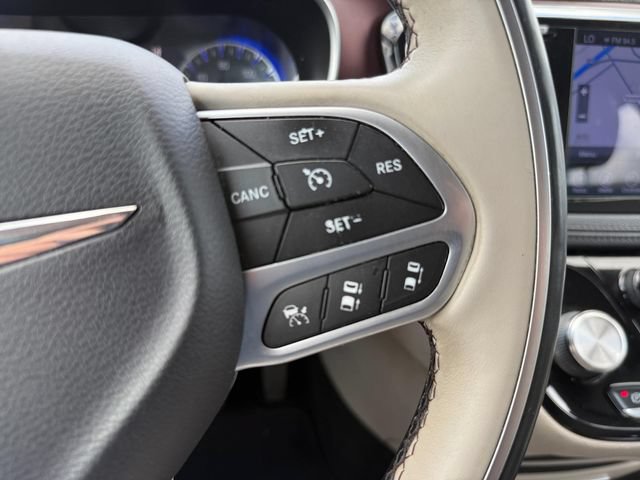 Used 2017 Chrysler Pacifica Limited w/ Advanced Safetytec Group FWD image 24