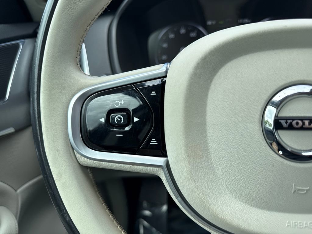 Used 2022 Volvo XC90 T5 Momentum w/ Protection Package Premier image 15