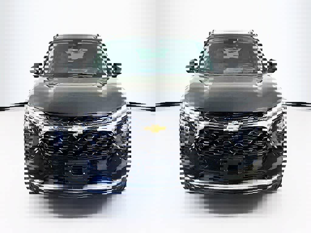 Used 2025 Chevrolet Trax LT w/ LT Convenience Package image 8