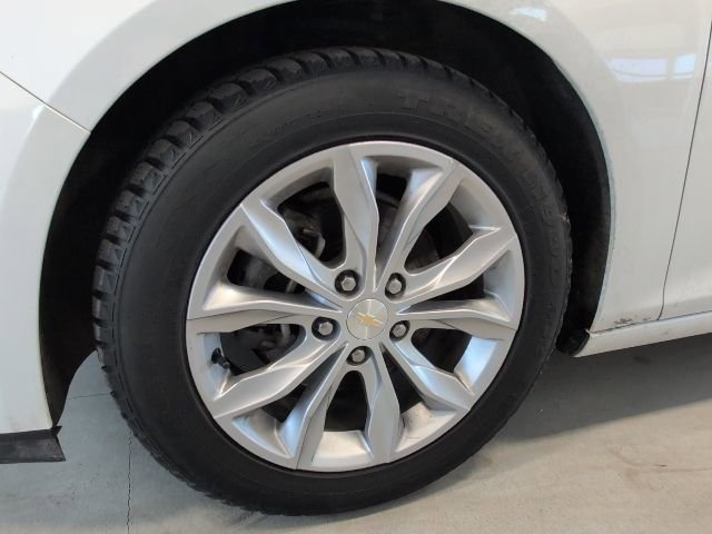 Used 2022 Chevrolet Malibu LT FWD image 9