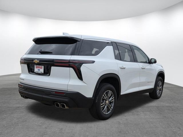 Used 2024 Chevrolet Traverse LS image 4
