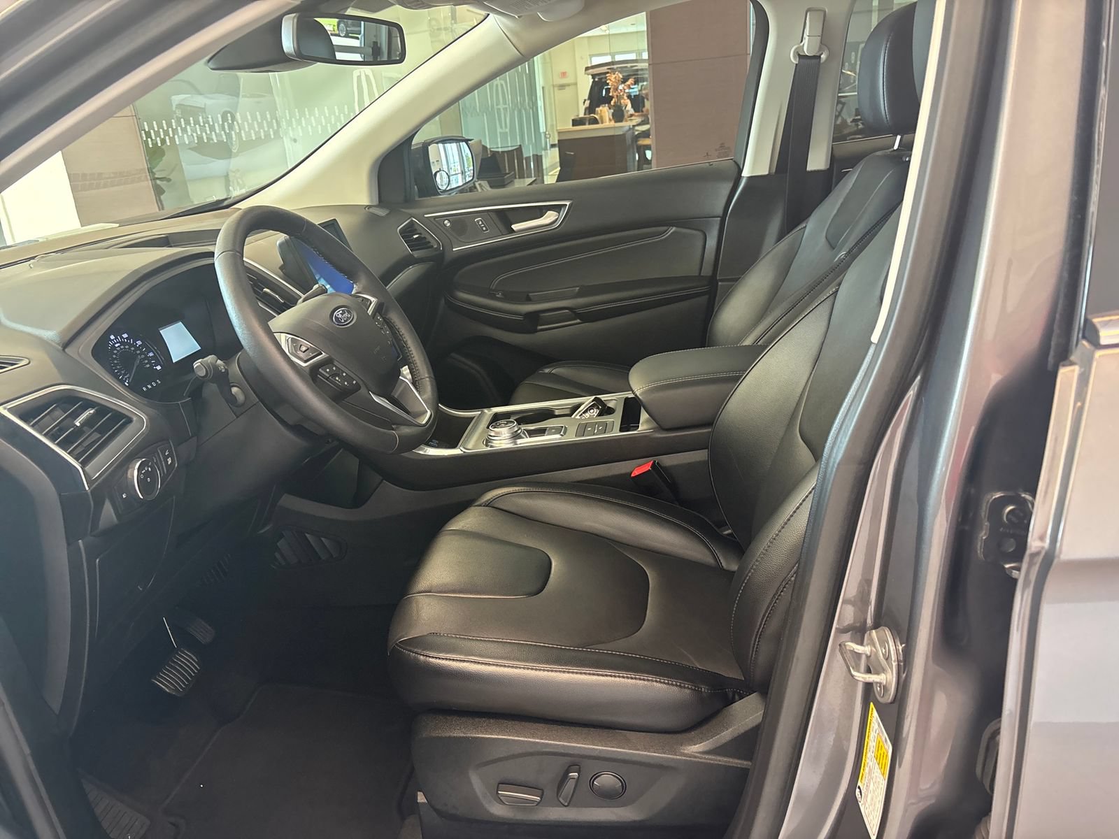 Certified 2022 Ford Edge Titanium AWD/4WD image 13