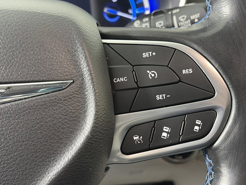 Used 2021 Chrysler Pacifica Touring-L image 17