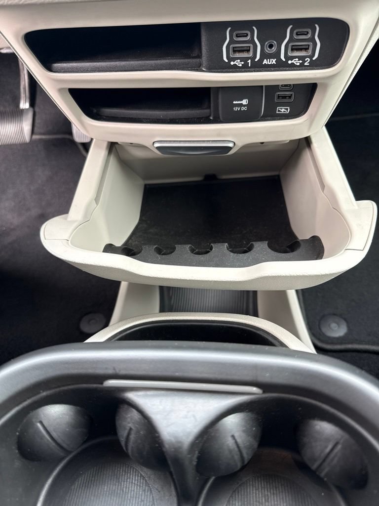 Used 2022 Chrysler Pacifica Touring-L FWD image 22