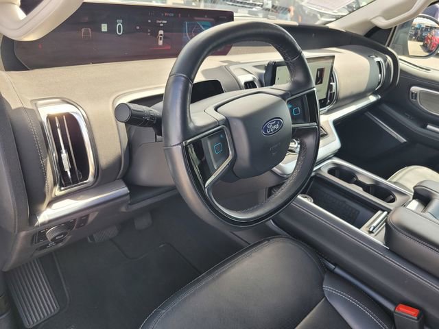 Certified 2025 Ford Expedition Platinum AWD/4WD image 9