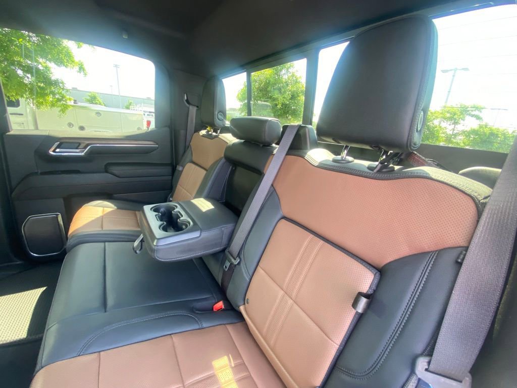 Used 2023 Chevrolet Silverado 1500 High Country w/ Technology Package AWD/4WD image 24