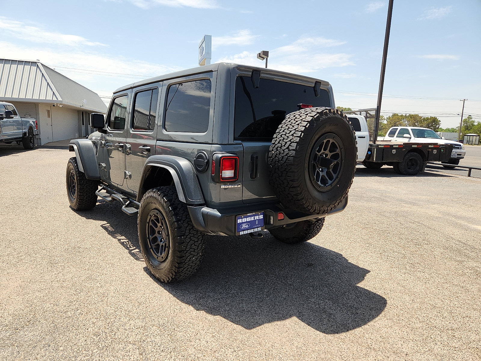 Used 2023 Jeep Wrangler Unlimited Sport AWD/4WD image 5