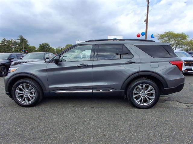 Certified 2022 Ford Explorer XLT w/ Equipment Group 202A AWD/4WD image 5