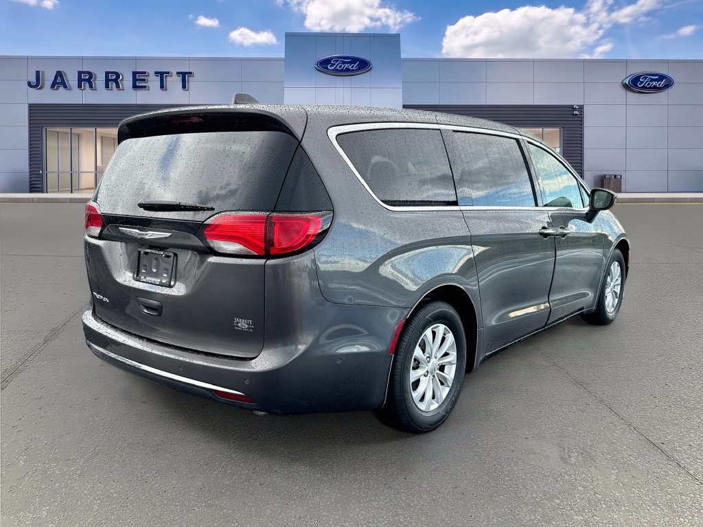 Used 2019 Chrysler Pacifica Touring Plus w/ Advanced Safetytec Group FWD image 7