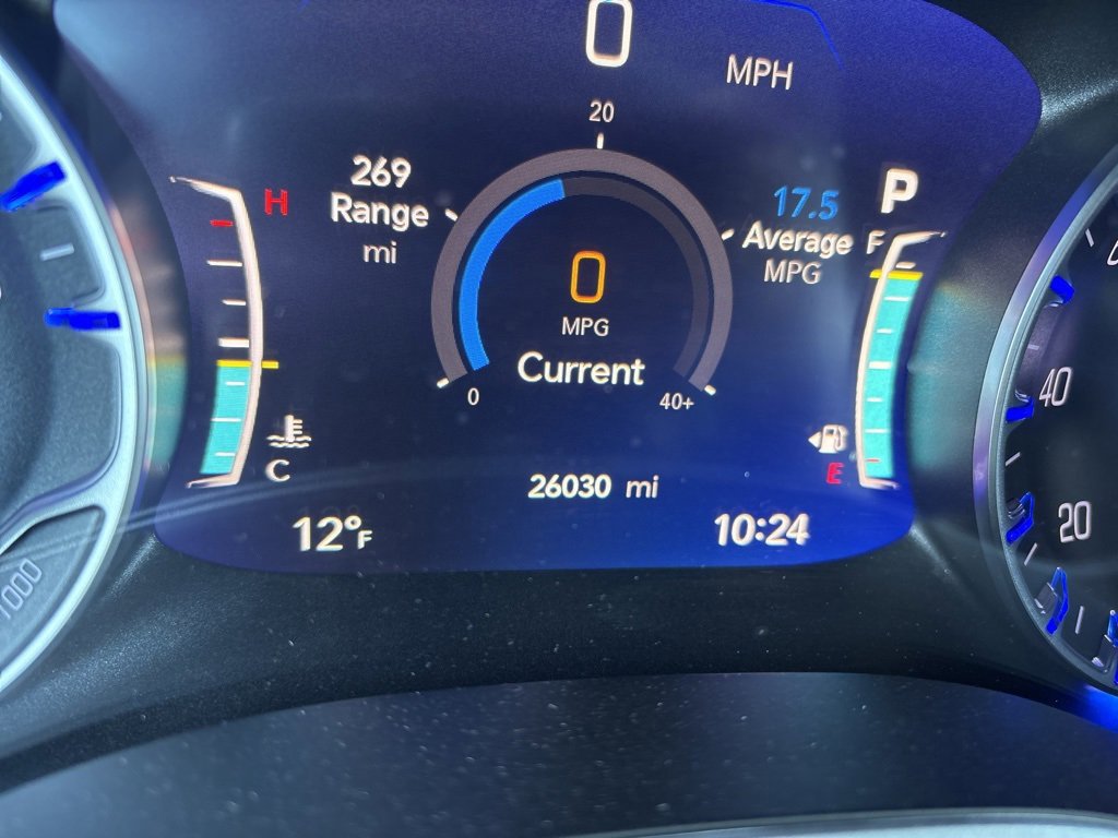 Used 2025 Chrysler Pacifica Select image 11