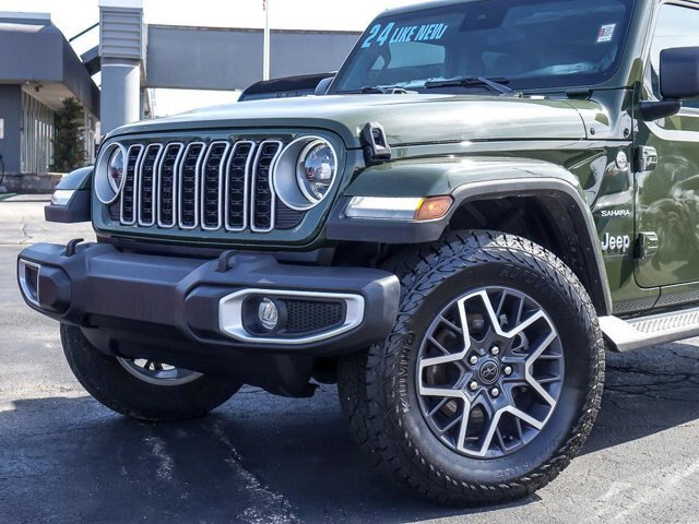 Used 2024 Jeep Wrangler Unlimited Sahara AWD/4WD image 3