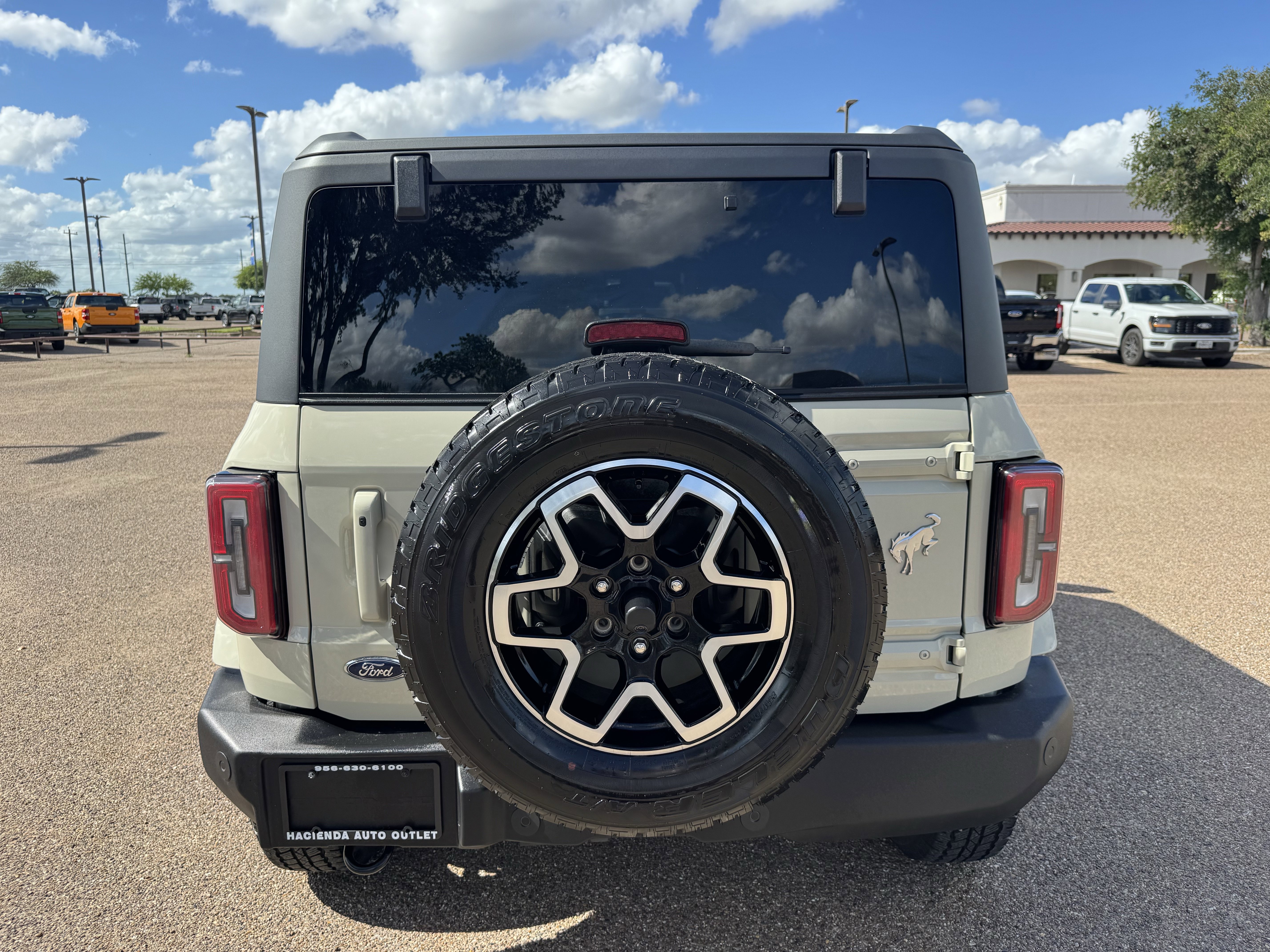 Certified 2025 Ford Bronco Outer Banks AWD/4WD image 3