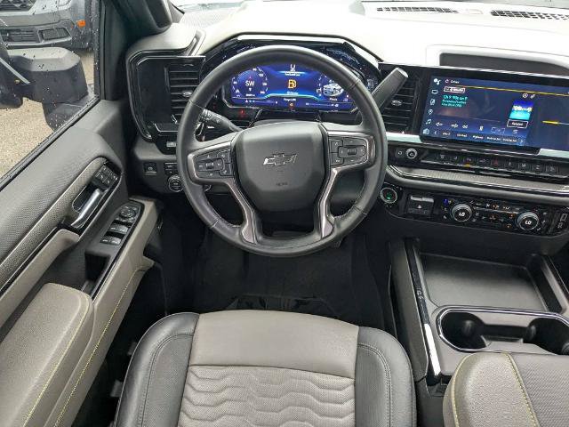Used 2025 Chevrolet Silverado 2500 ZR2 w/ Technology Package AWD/4WD image 16