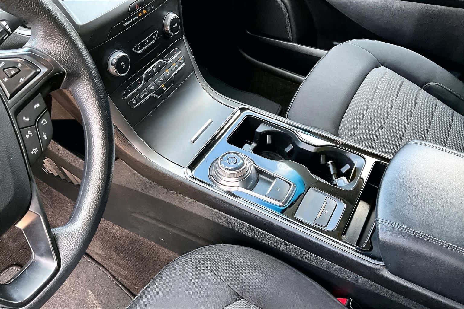 Certified 2020 Ford Edge SE FWD image 17