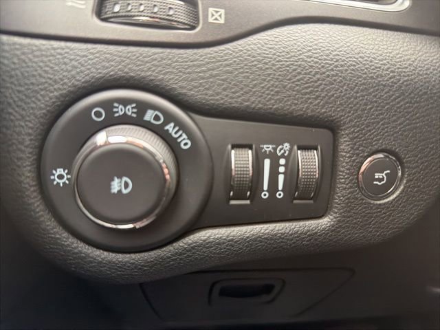 Used 2022 Jeep Cherokee Trailhawk w/ Sun, Sound & Nav Group image 15