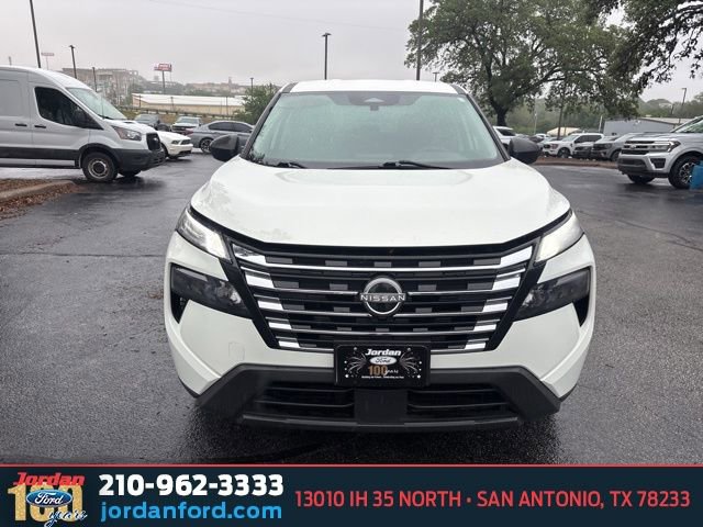 Used 2024 Nissan Rogue S FWD image 2