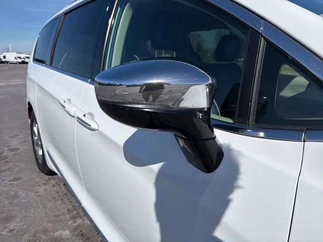 Used 2023 Chrysler Pacifica Limited image 8