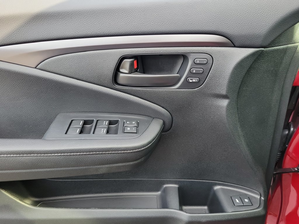 Used 2025 Honda Passport EX-L image 21