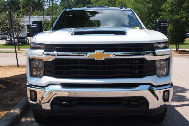 Used 2025 Chevrolet Silverado 2500 LT w/ All Star Edition AWD/4WD image 2